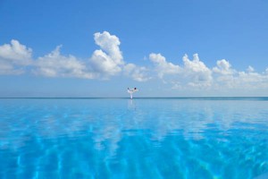 Peaceful-bright-sky-Wonderful-beach-scenery-Ripple-ocean-water-Shiny-clouds